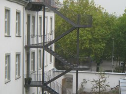 Aussentreppe gewendelt-002